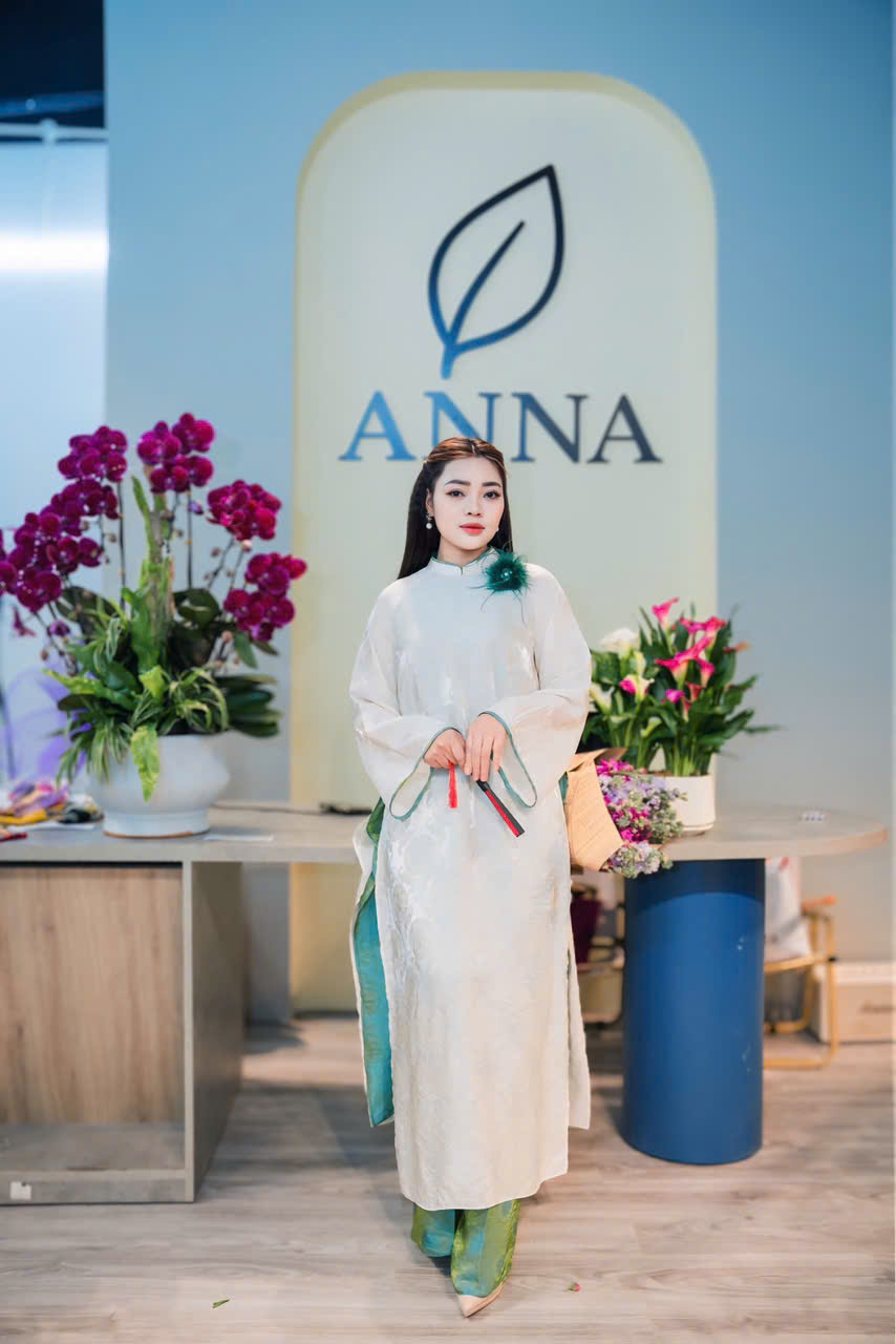 Áo Dài Truyền Thống Cổ Nguyệt – Màu Trắng Ngà Thanh Lịch | Anna