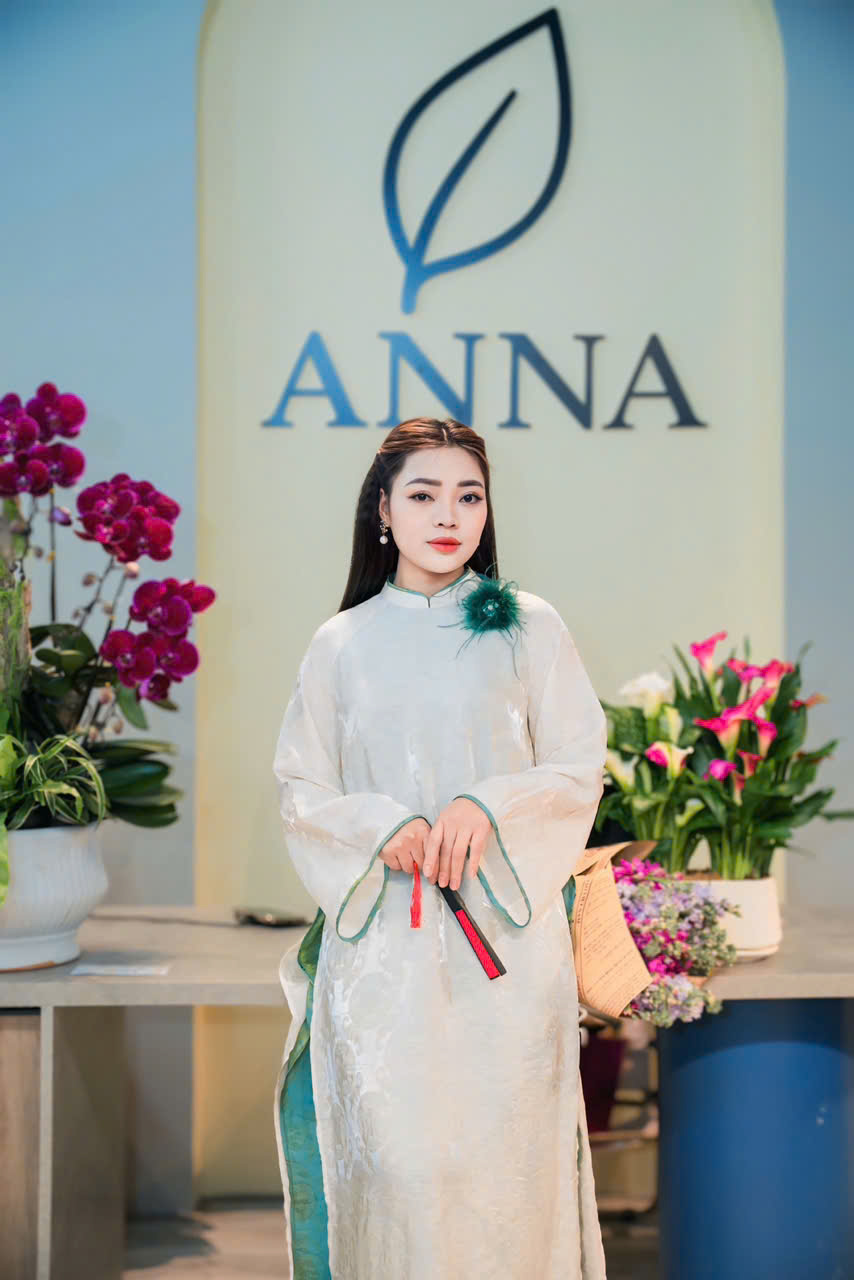 Áo Dài Truyền Thống Cổ Nguyệt – Màu Trắng Ngà Thanh Lịch | Anna