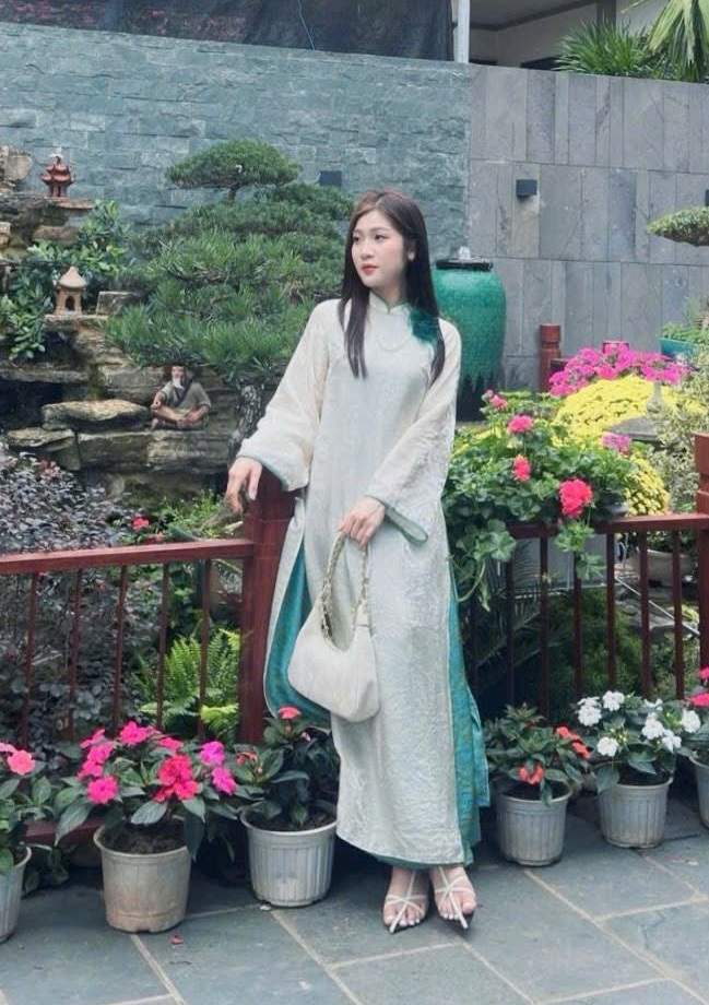 áo dài cổ nguyệt